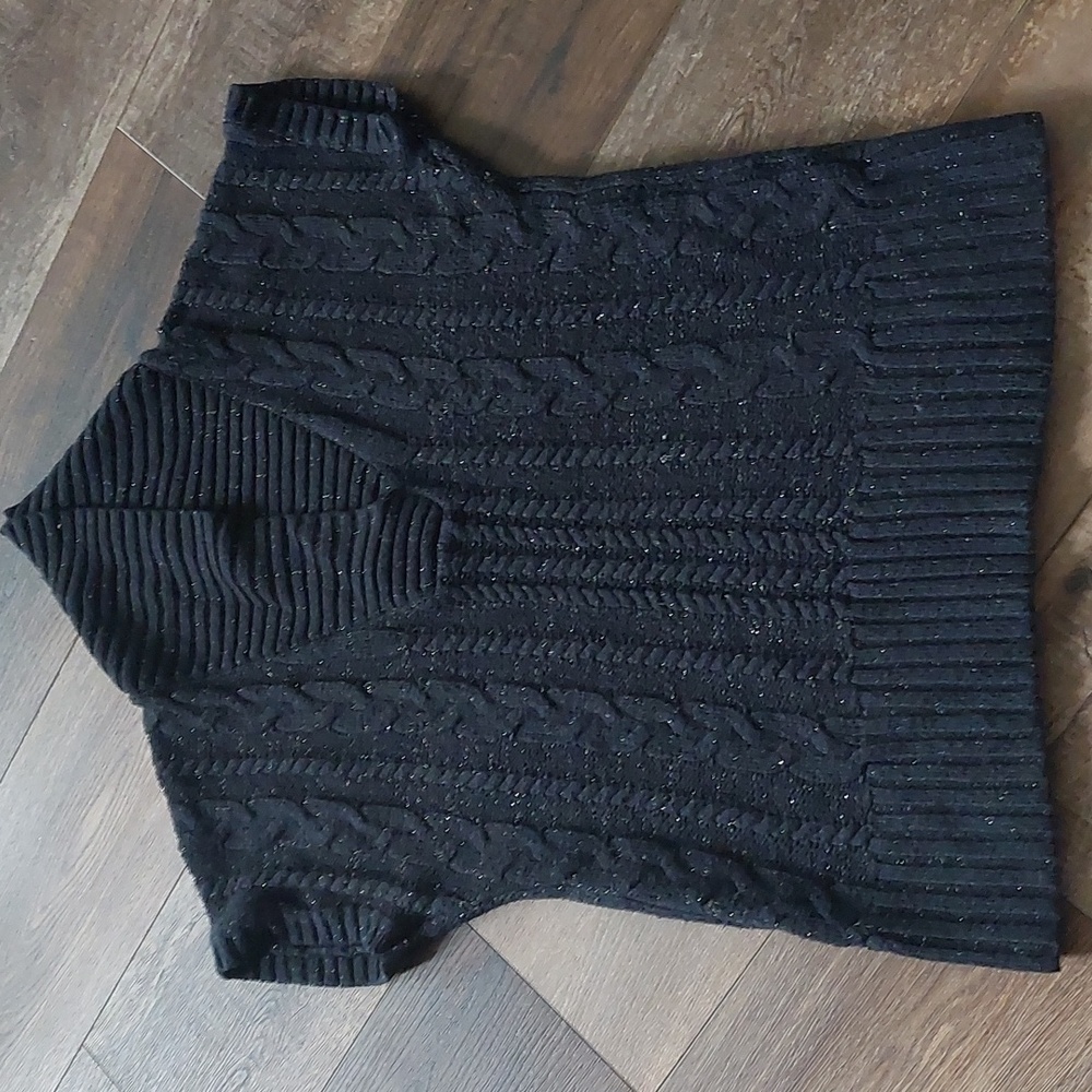 Short sleeved sweater